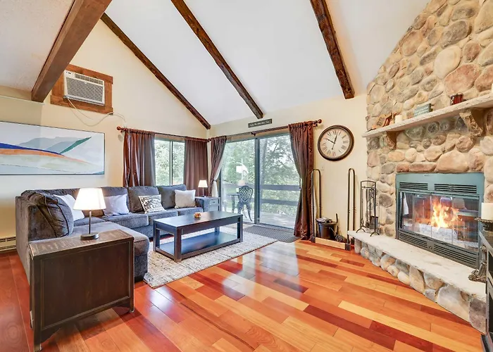 Cozy Tannersville Retreat With Mountain Views!